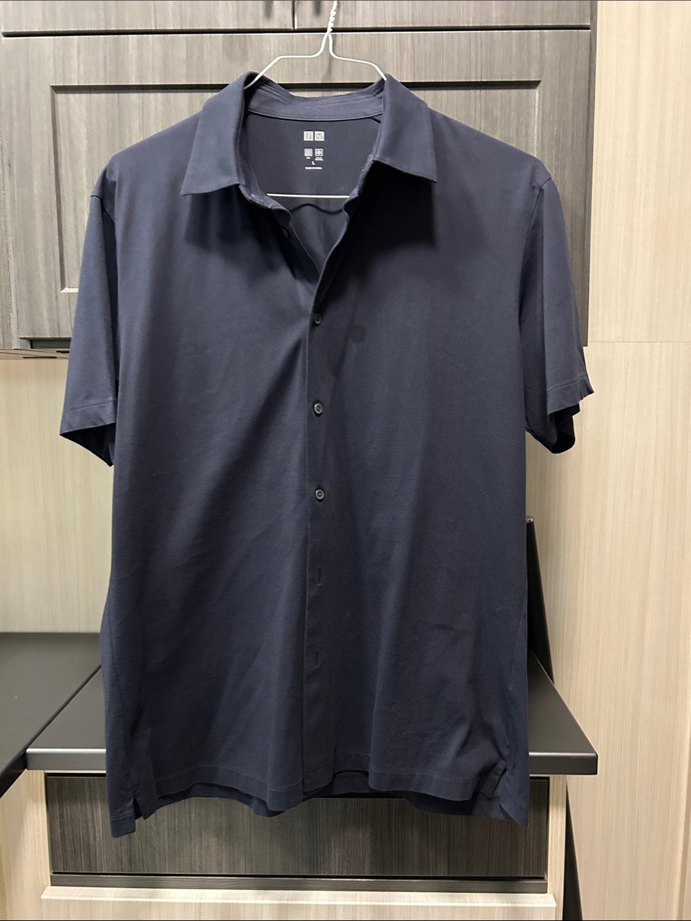 Uniqlo Men's Navy Short-Sleeve Casual Button-Down Shirt